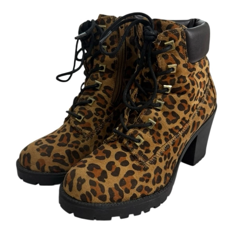Botas de combate Zigi Soho con estampado de leopardo con cordones y tacón talla 8 para mujer Foto 2 de 4