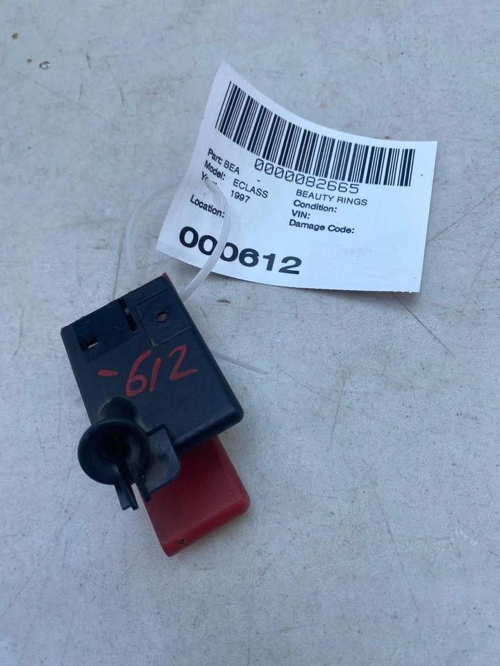 Mercedes Benz E300D 1997 capó delantero abridor manija palanca de cierre de liberación Foto 2 de 4