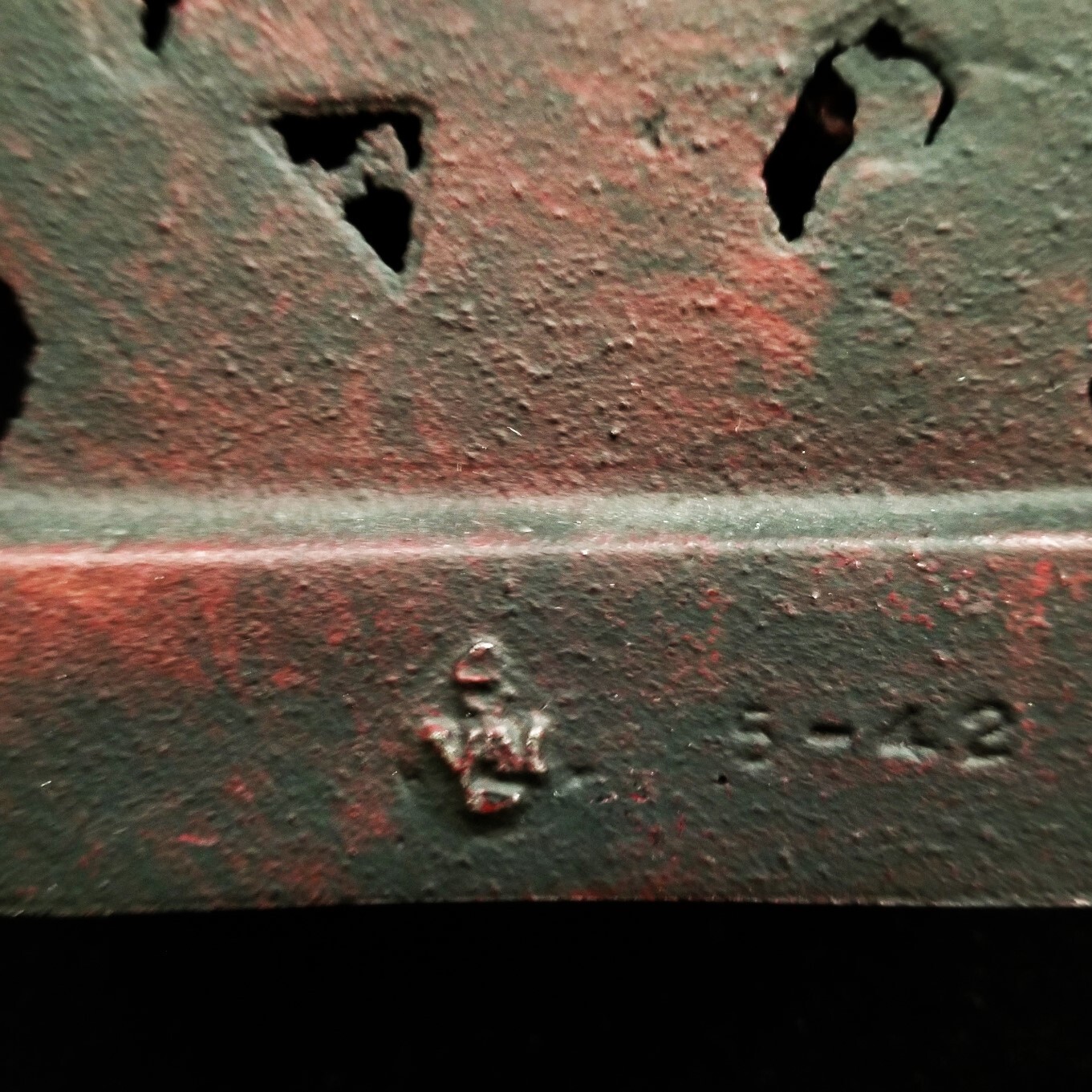 PAIR OF RED VIRGINIA METALCRAFTERS / OSV CAST IRON ROOSTER BOOKENDS