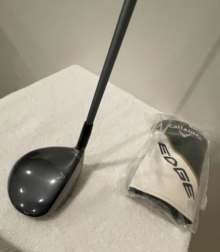 New-Callaway Edge 3 Wood R Flex Graphite Shaft, Headcover, Black Rubber Grip - Image 3 of 4