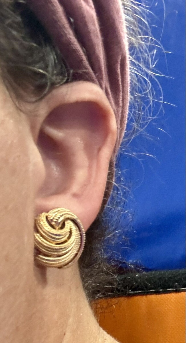 Vtg Crown Trifari Gold Tone Clip Earrings Perfect! View 2