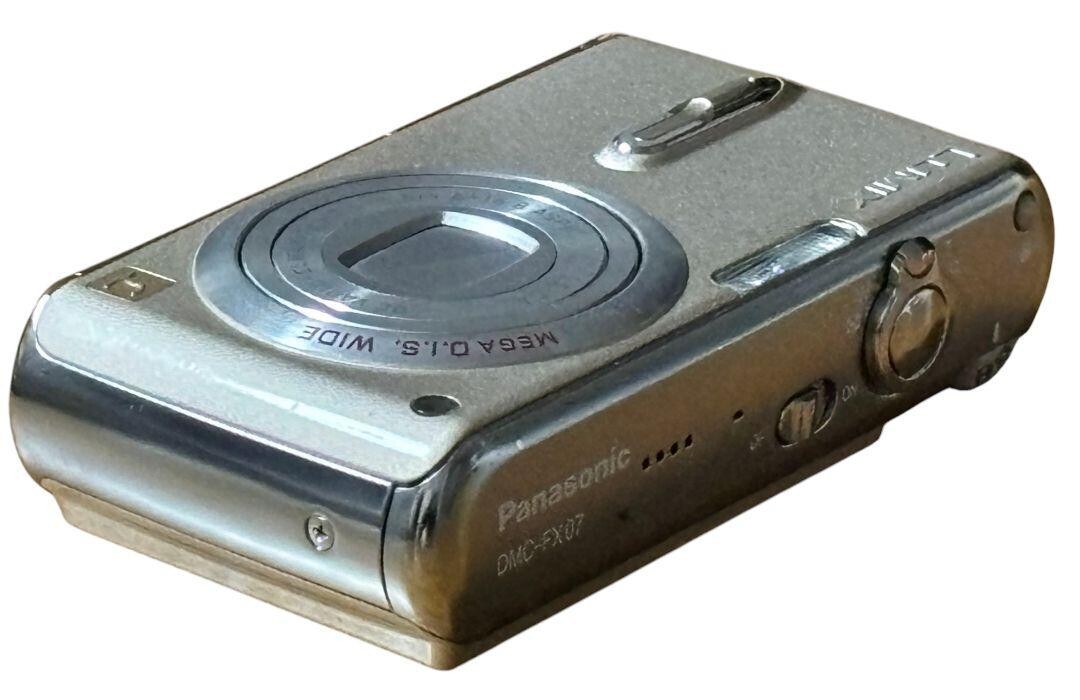 Panasonic Lumix DMC-FX07 Digital Camera Silver 7.2MP English