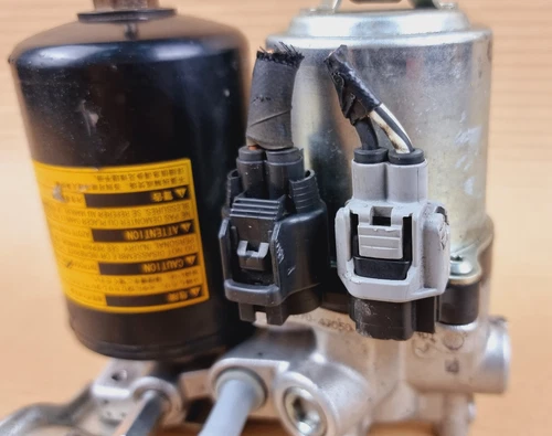 Toyota Prius 2010-2015 Antiblockier-Pumpenaggregat Bremskraftverstärker 47070-47050 OEM - Bild 6 von 12