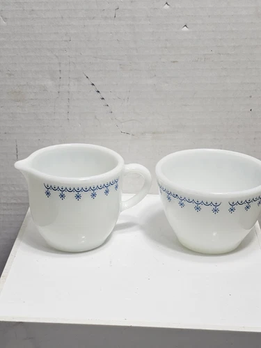 Vintage PYREX Corning Blue White Snowflake Garland Sugar Bowl Creamer