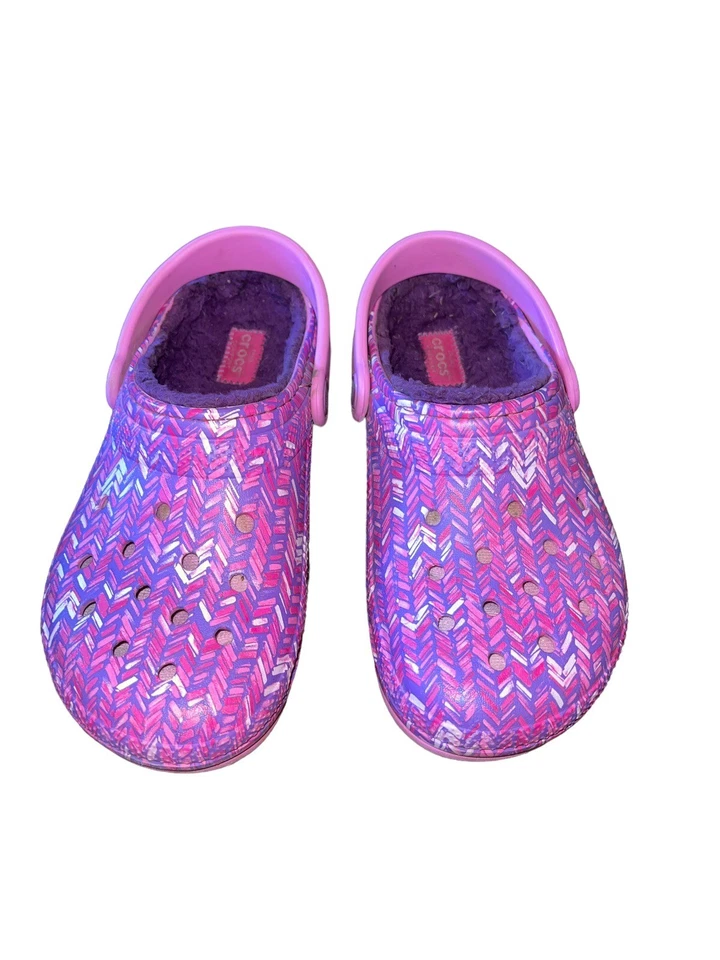 Zuecos Crocs Clásicos Forrados de Pelusa Niñas Talla 2 Gráfico Fiesta Rosa Doble Comodidad Foto 2 de 4