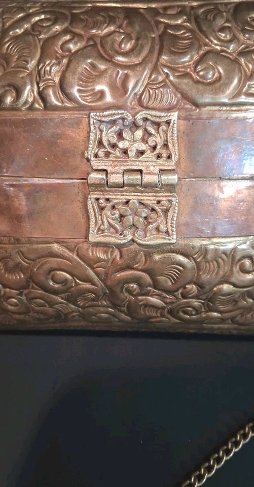 1920s Era Copper and Brass Pillow Purse, Purple Velvet Lined - Image 4 of 4