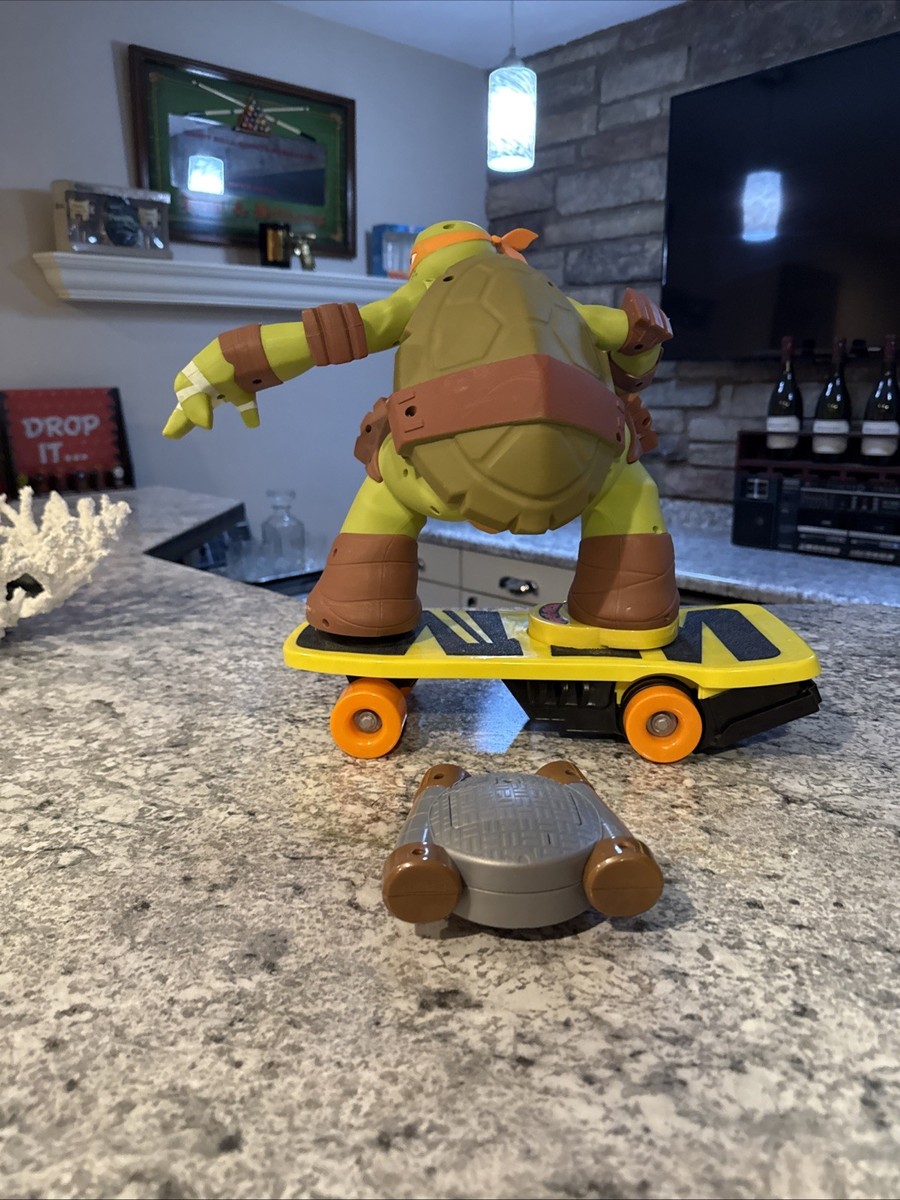 Teenage Mutant Ninja Turtles Michelangelo RC Skateboarding With