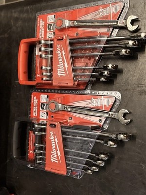 Milwaukee ratcheting wrench set. metric and standard 14pc set new