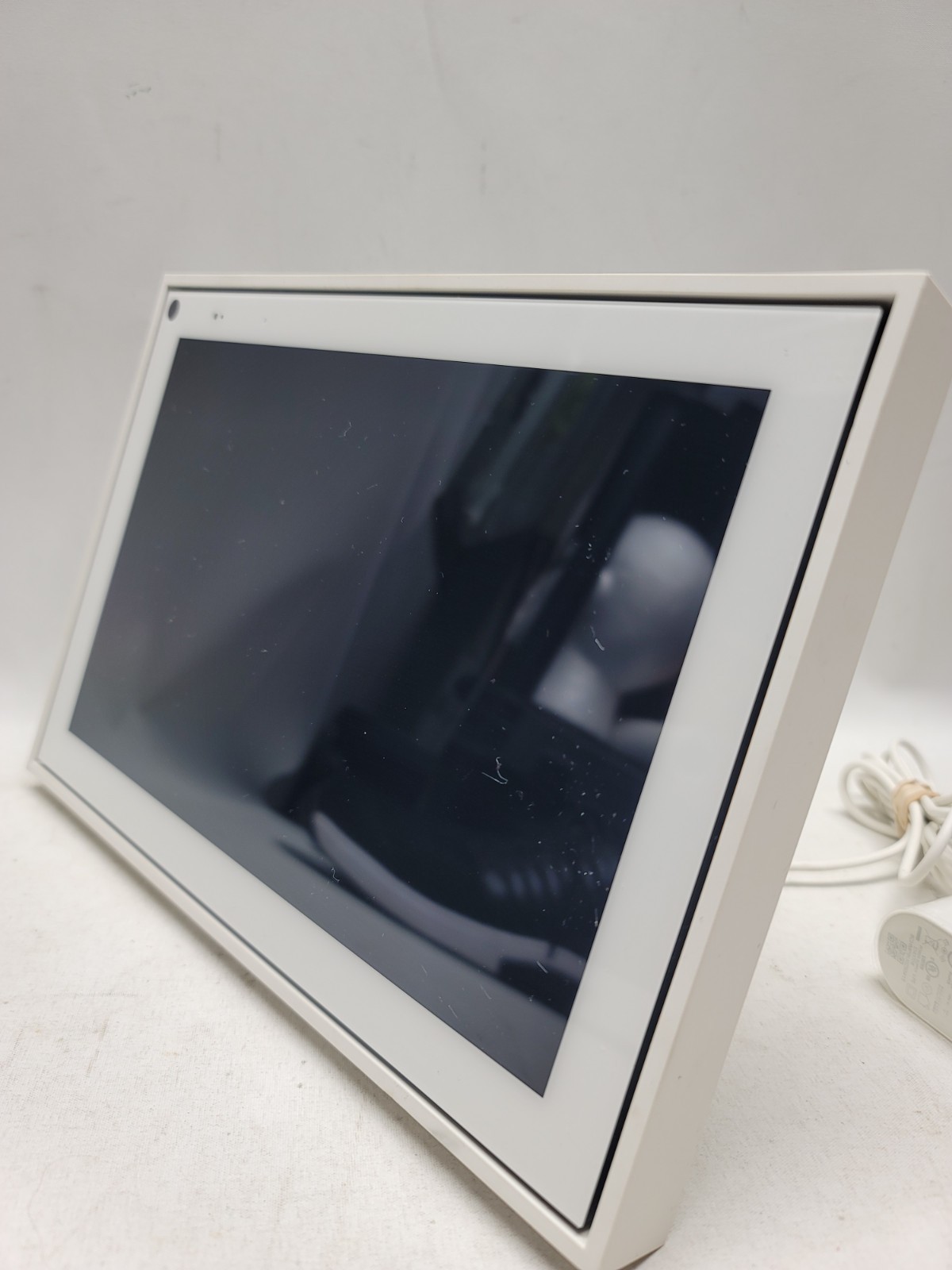 Meta Facebook Portal WD50JM Smart Video Speak Calling 10” Display White 2nd Gen 