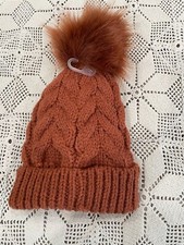 Time and Tru Hat Fleece Lined Cabled Beanie Cap Faux Fur Pom Pom Brown Knit U2