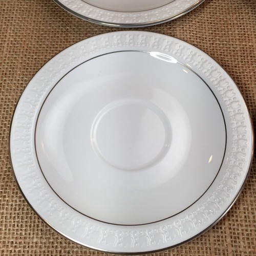Set / 4 Centura by Corning Saucers Sculptured Rim Platinum Trim Tulip 6 1/4 - Picture 4 of 7