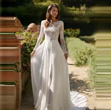Luxury A-Line Wedding Dresses Scoop Neck Long Sleeved Lace Applique Bridal Gowns