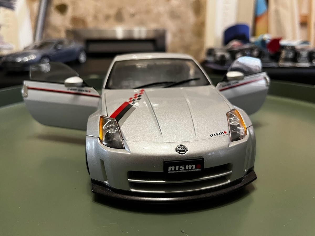 AUTOart - オートアート　フェアレディZ　NISMOS−Tune　シルバー　1/18 AUTOart 1/18 ニスモ R34 GT-R Z-tune （Z-tune シルバー）