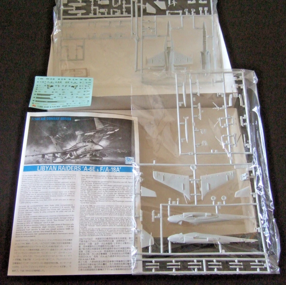 KIT MODELO DML LIBYAN RAIDERS A-6E & F/A-18A 1:144 SERIE COMBATE AÉREO 4006-800 Foto 2 de 4