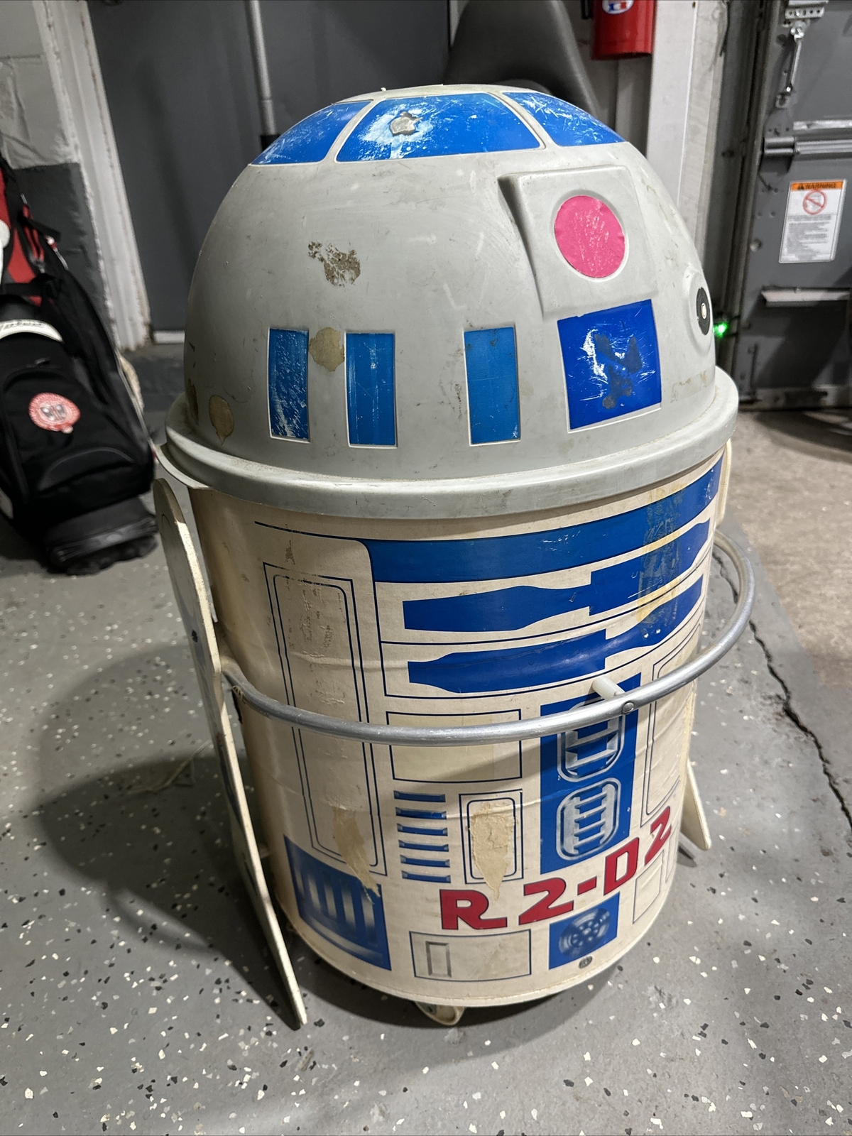 1983 Star Wars R2 D2 Toy Toter Toy Box Almost 3ft Tall Rolling Wheels 1983-star-wars-r2-d2-toy-toter-toy-box-almost-3ft-tall-rolling-wheels