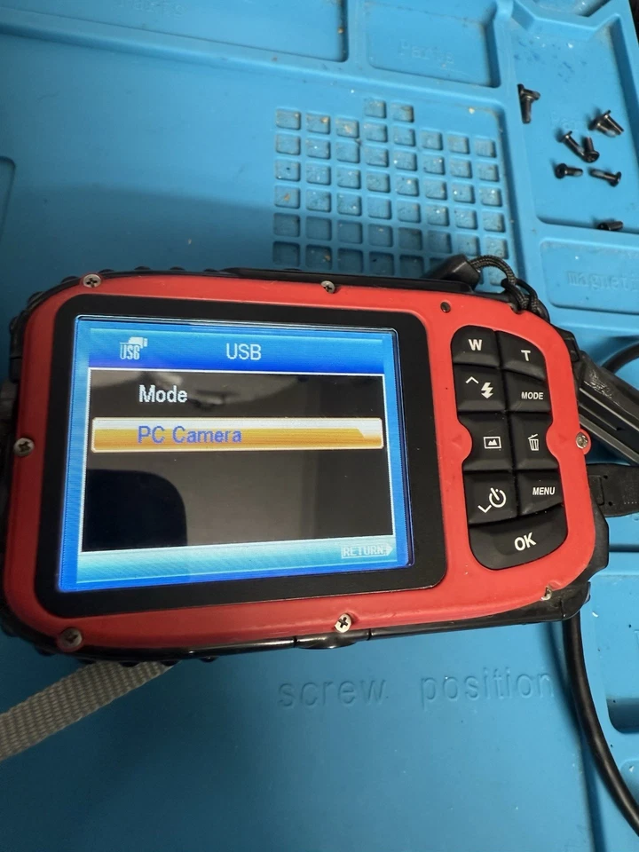 Cámara digital Coleman Xtreme impermeable roja - funciona a través de USB, pestillo roto Foto 2 de 4