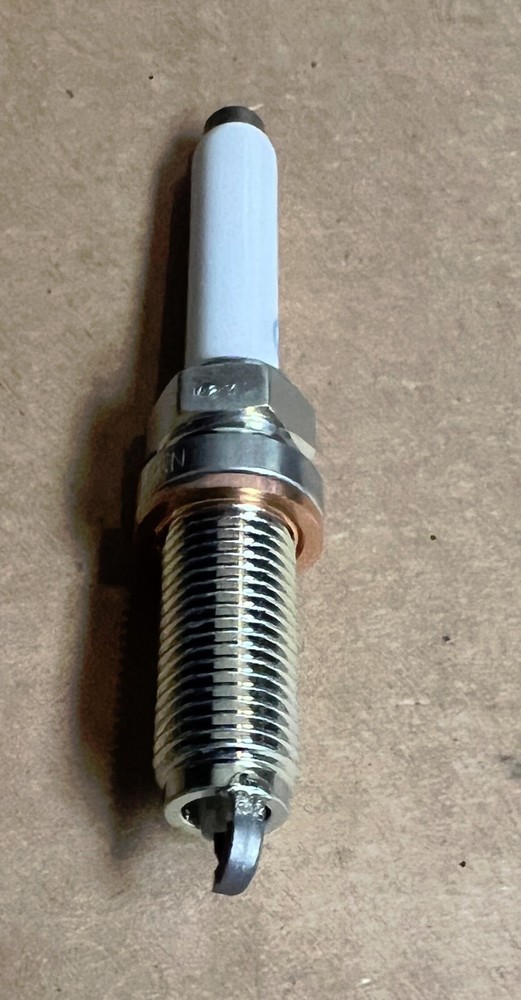 メルセデスベンツ 純正スパークプラグ A 270 159 07 00 4個セット New Genuine OEM Mercedes A 270 159 07 00 - Set of 4 Spark