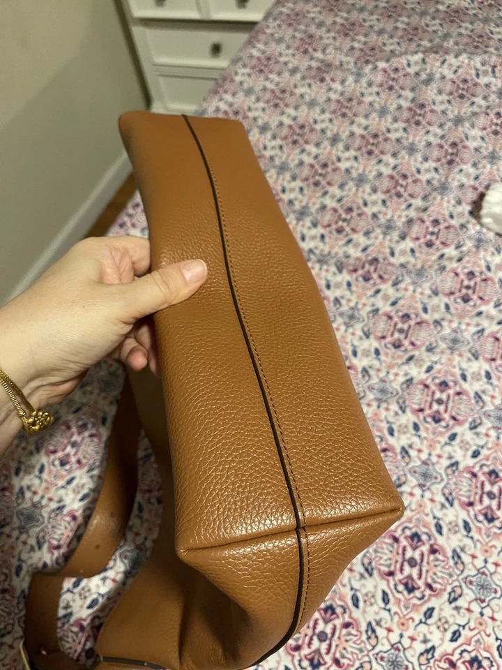 Bolso de Hombro Hobo Tory Burch Thea Borla Cuero Guijarro en Marrón Venta al por menor $528 Foto 3 de 4