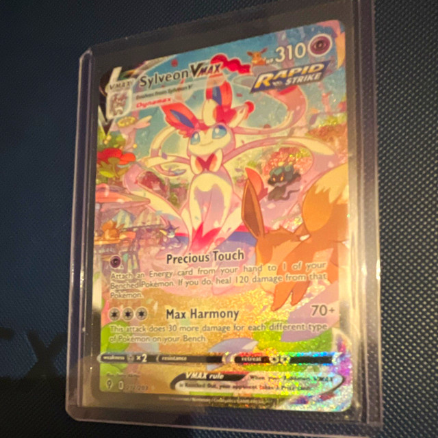 Sylveon VMAX #212 (Evolving Skies (2021))