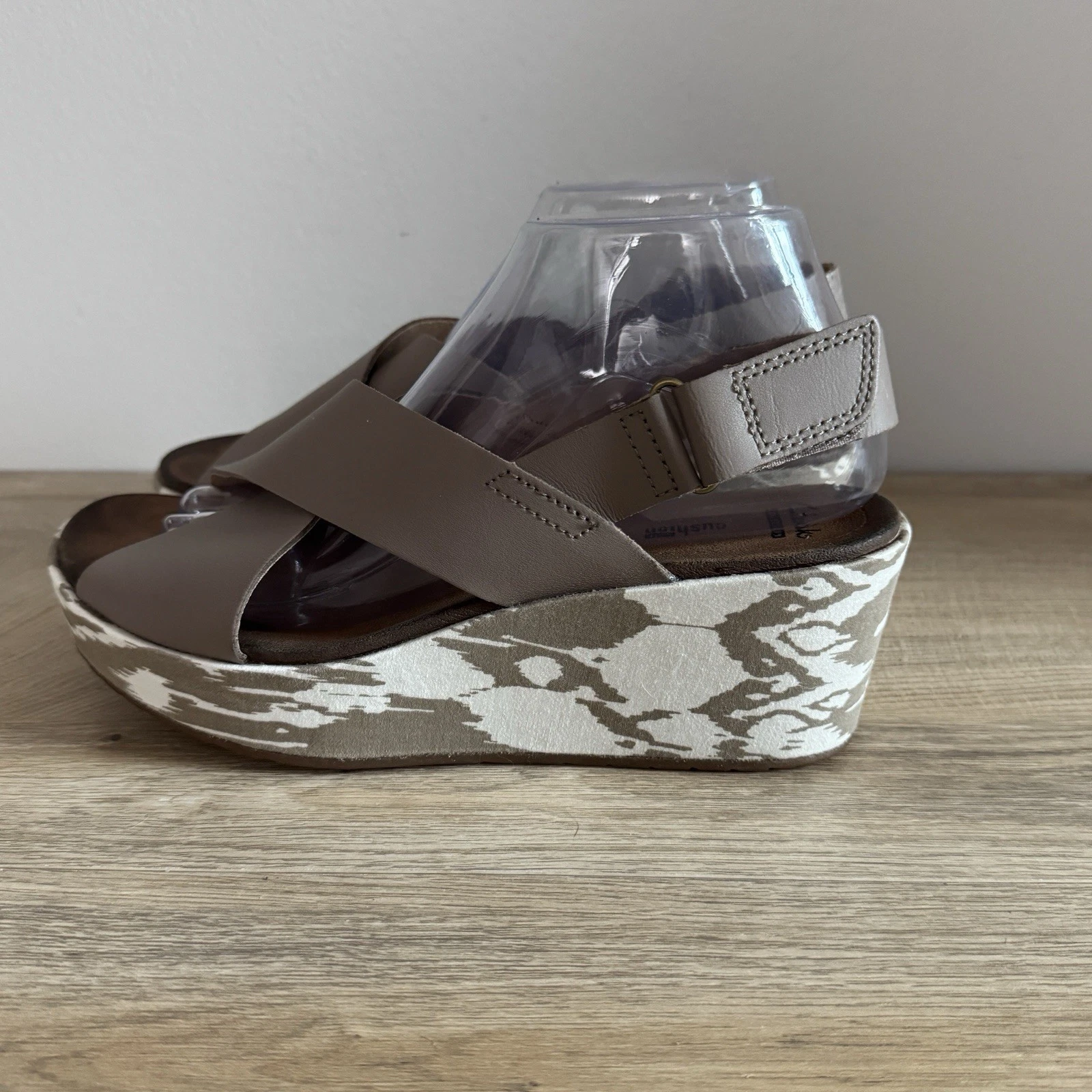 Sandali Clarks Stasha Hale taupe zeppa incrociata scarpe pelle donna 8 5