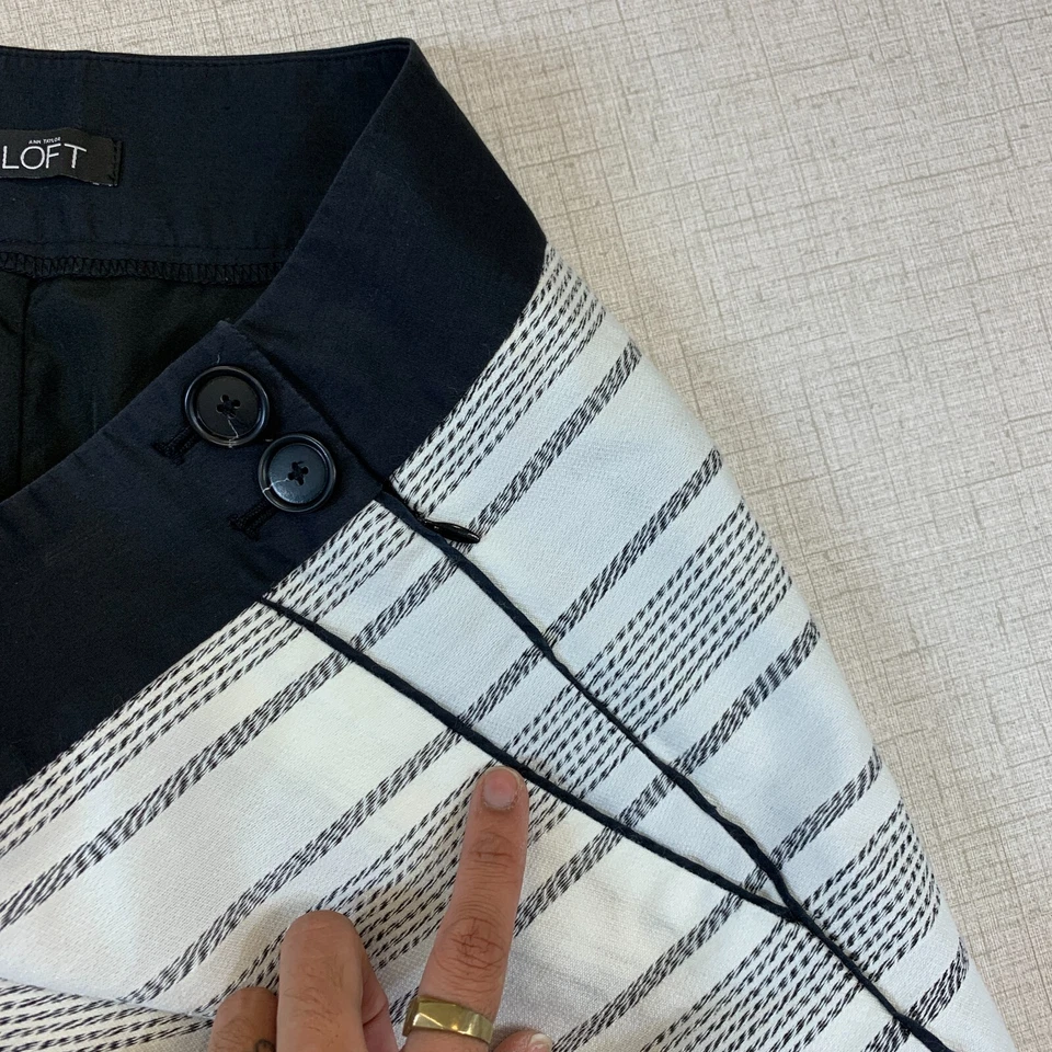 Pantalón Corto Ann Taylor Loft Tweed Mujer 8 Blanco Negro Rayas Cintura Alta Frente Plano Foto 4 de 4