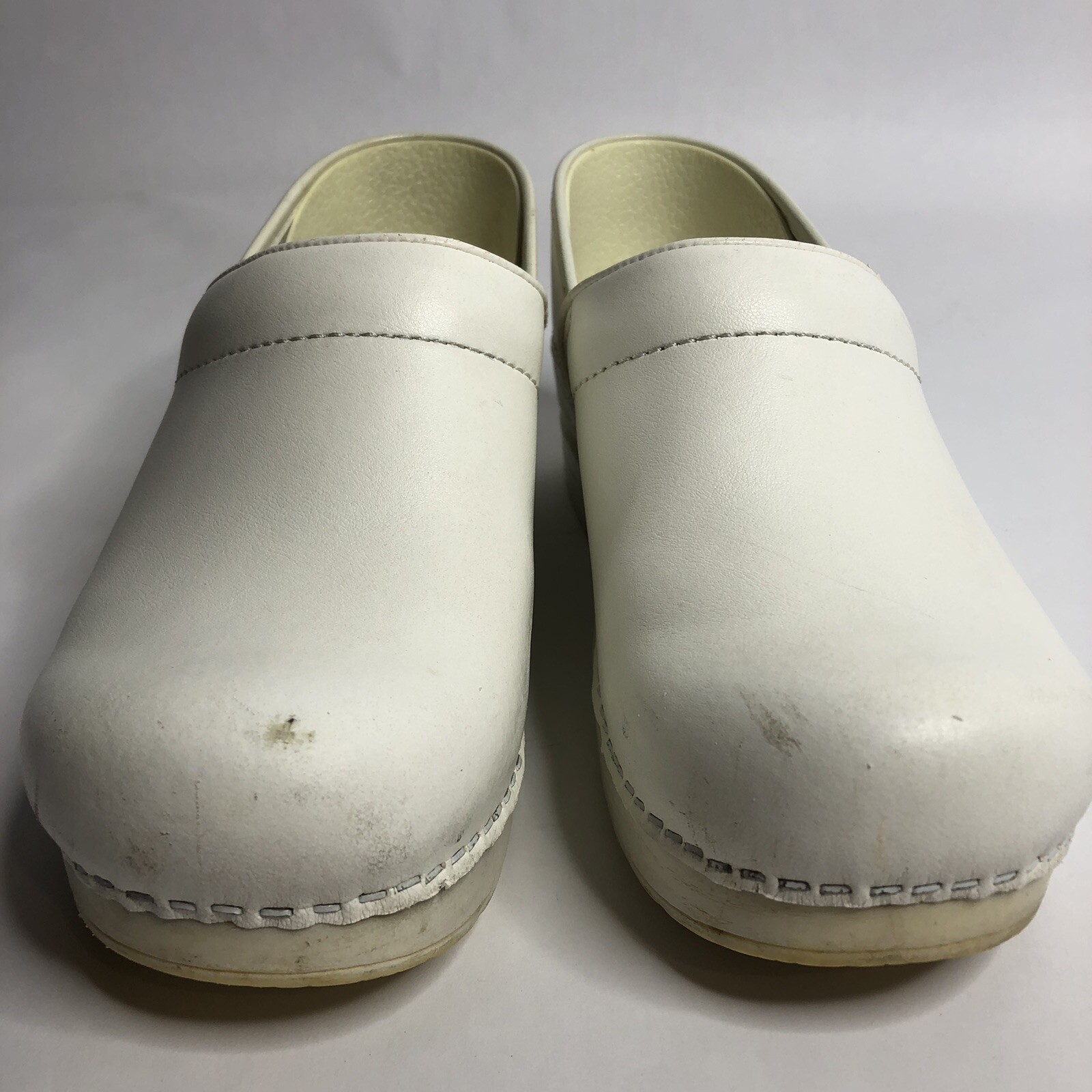 Dansko Professional White Nursing Clogs Size 39 US 8 Gem