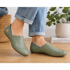 Merrell Leather Slip-On Comfort Shoes Sage Green Women s Size 7M w/ Box