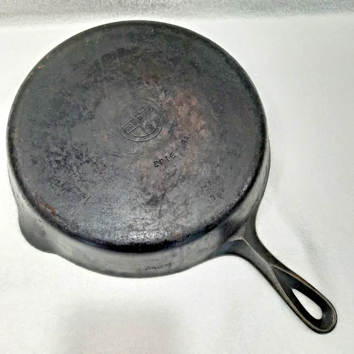 Vintage 1939-1957 Griswold #9 Cast Iron Skillet Small Block Logo 11-1/4"W