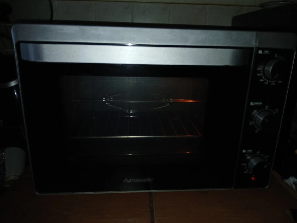 Minibackofen Schwarz Drehspieß 42L Volumen 1800W - Hanseatic