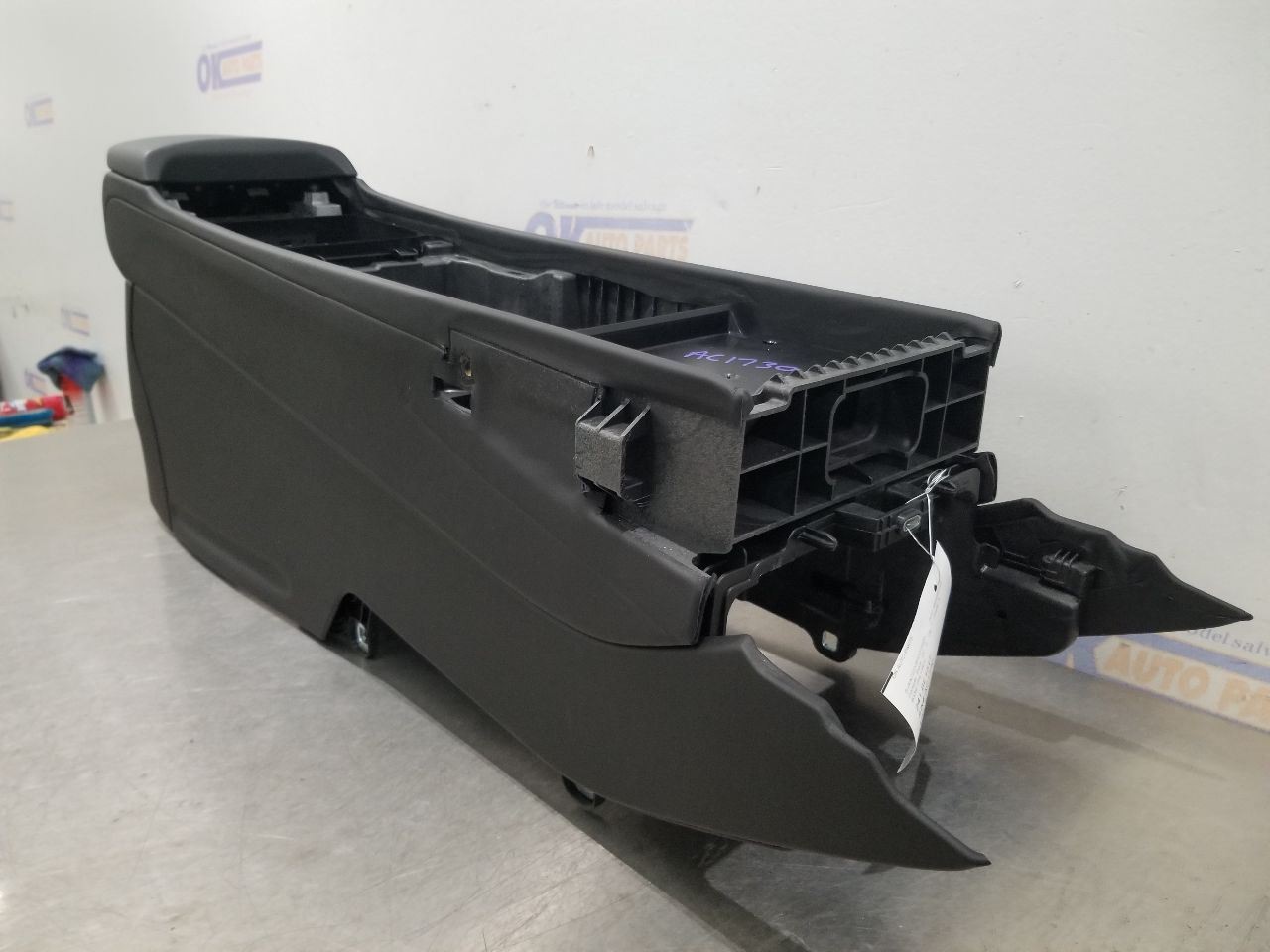 17 BENTLEY BENTAYGA FRONT FLOOR CENTER CONSOLE BASE BLACK LEATHER 36B863115A