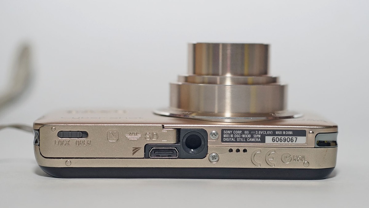 SONY Cyber-shot DSC-WX30 ゴールド SONY Cyber Shot DSC-WX30 GOLD 5.0x Zoom Digital Camera