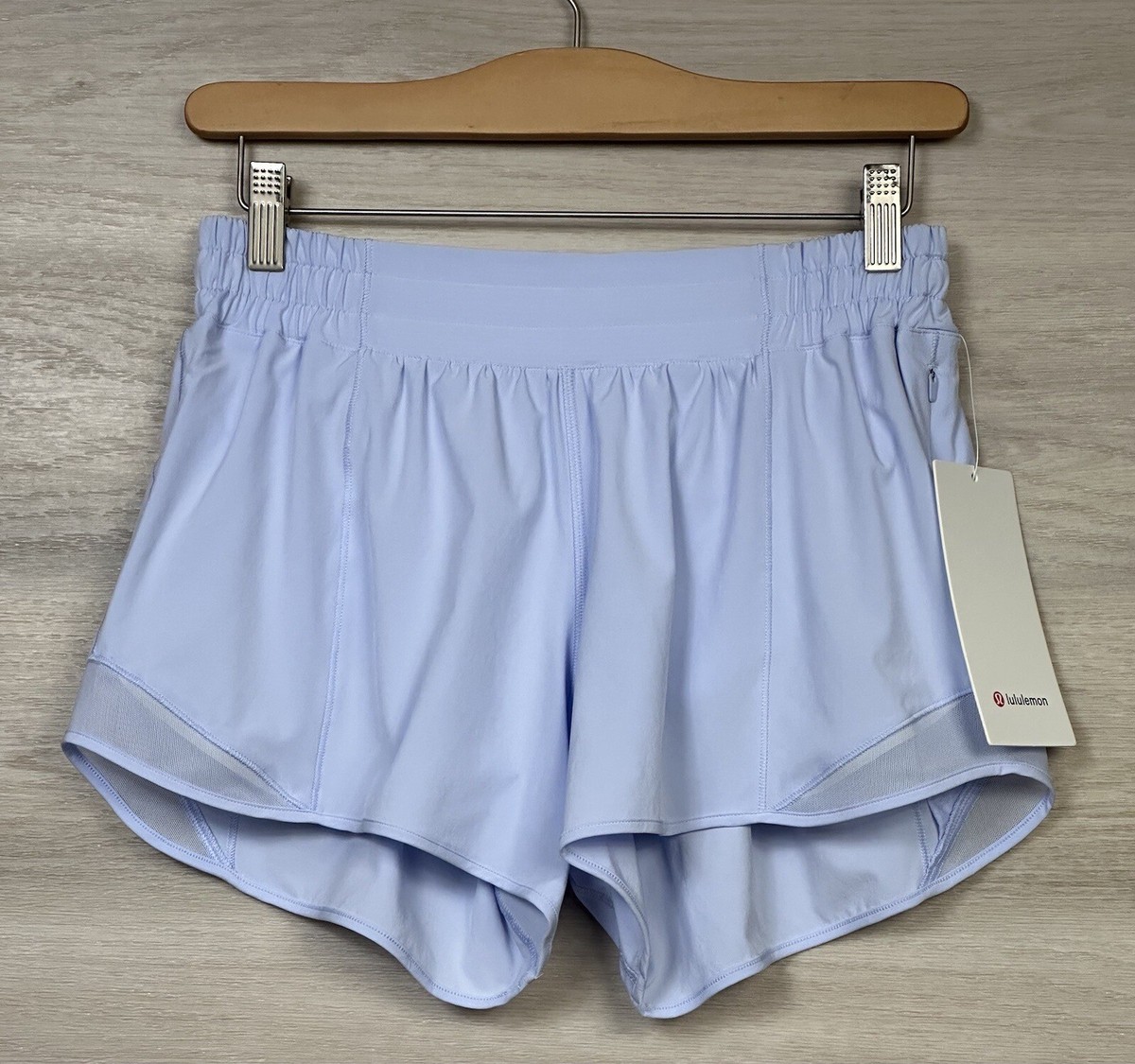 ちな Lululemon Hotty Hot LR Short 4” Lined Size 8 Pastel Blue PSLB