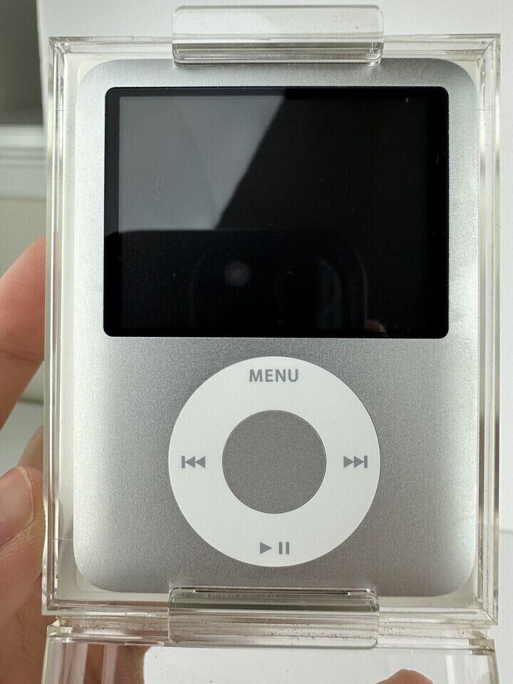 Apple iPod nano 第3世代　8GB シルバー　A1236 本体 Very RARE NEW Sealed Apple iPod nano 3rd Generation 8GB