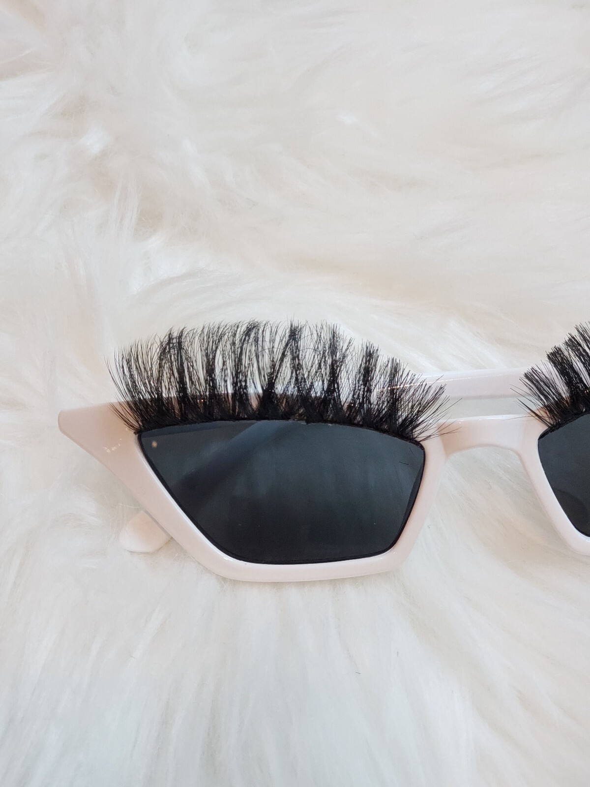 Square cat eye sunglasses with Lashes-image