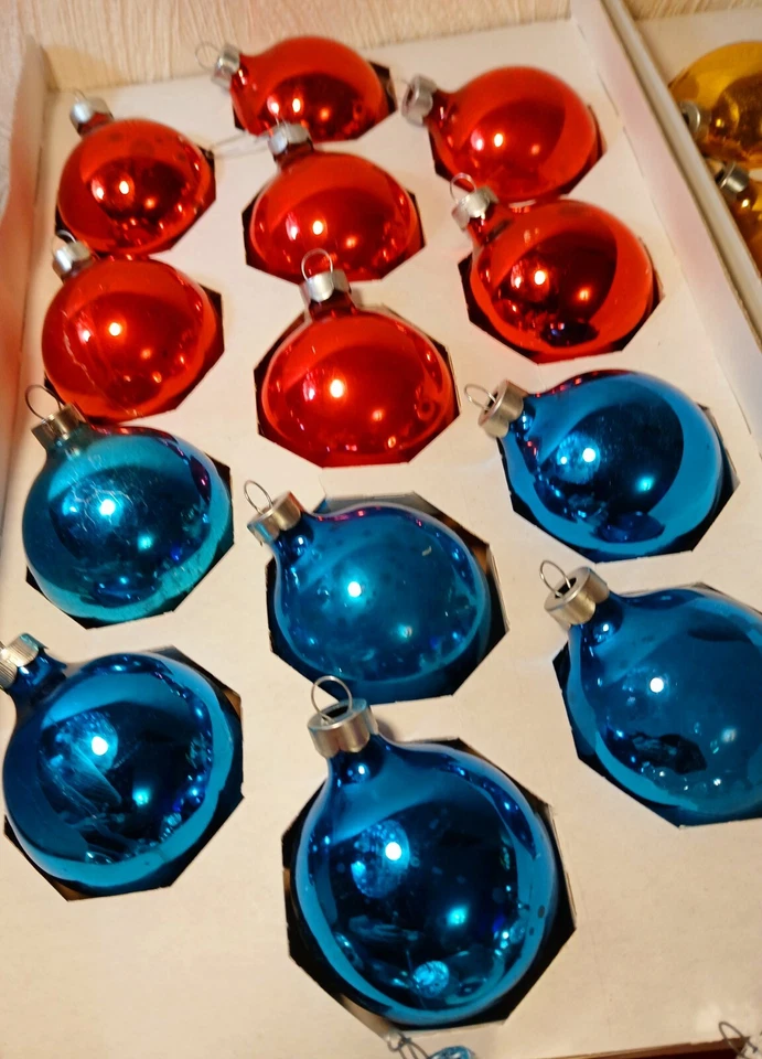 33 Vtg Assortment Of Mercury Glass Xmas Ornaments Unbranded & Shiny Brite - Image 4 of 4