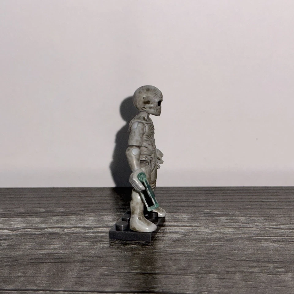 Фигурка MEGA Construx GDB13 The X-Files Gray Alien серия 5 - Изображение 4 из 4