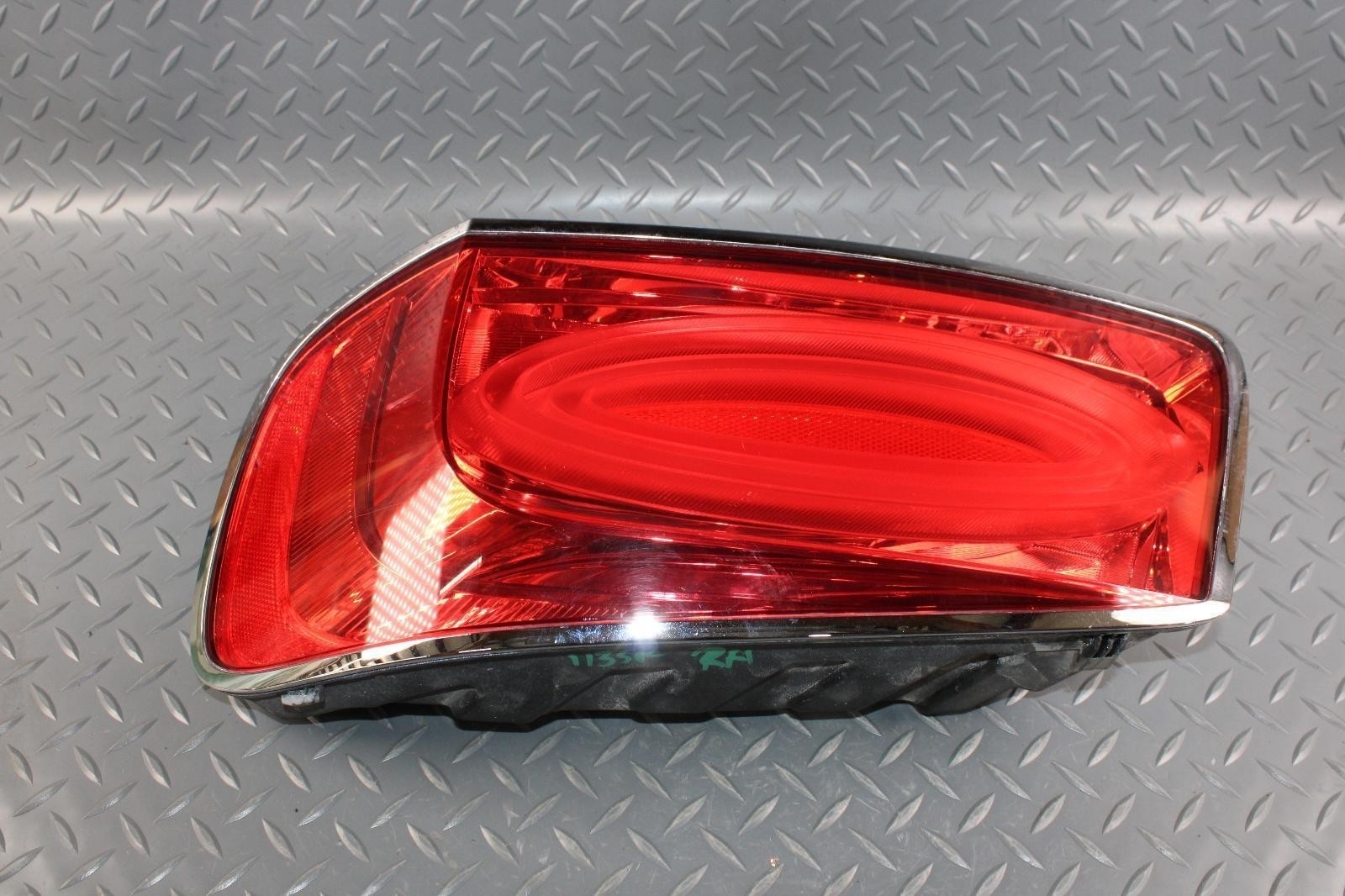14-18 Flying Spur *DMG* Quarter Panel Passenger Right RH Taillight Tail Light OE