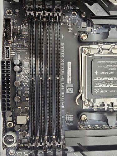 Asus ROG Strix X870E-E Gaming Wifi Motherboard AMD AM5 ATX Size - Black - Bild 7 von 11
