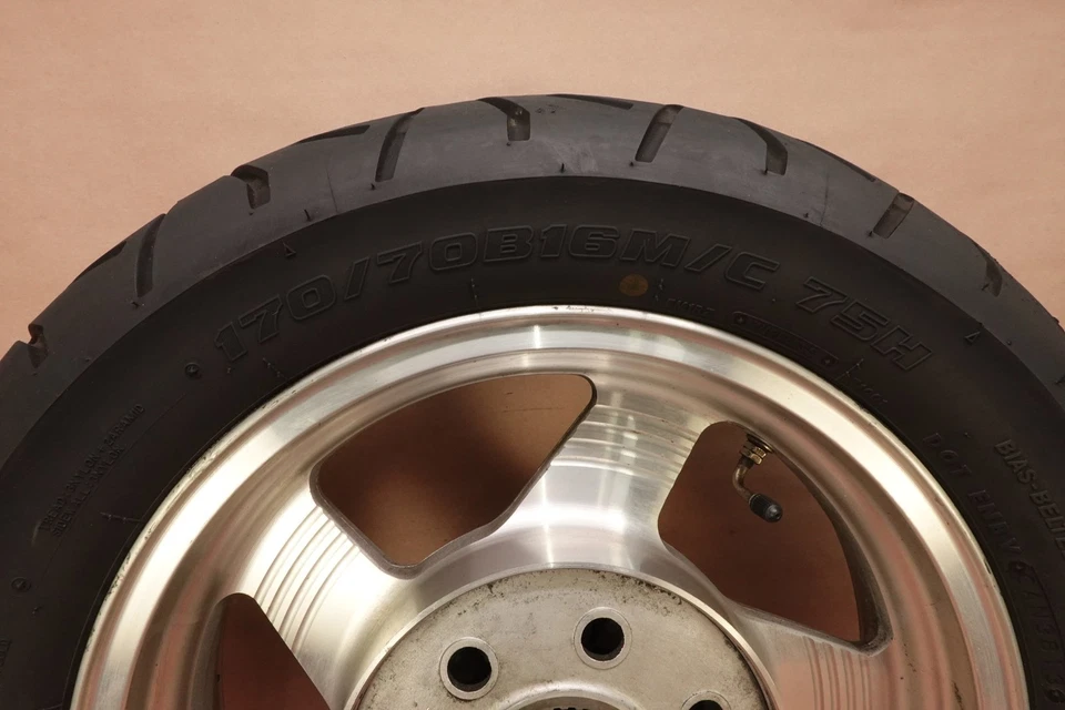 Llanta trasera Kawasaki Vulcan 1500 VN1500L 1996-2008 170/70 B16 Foto 3 de 4