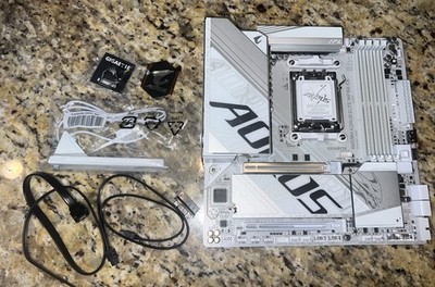 GIGABYTE - B850M AORUS ELITE WIFI6E ICE (Socket AM5)
