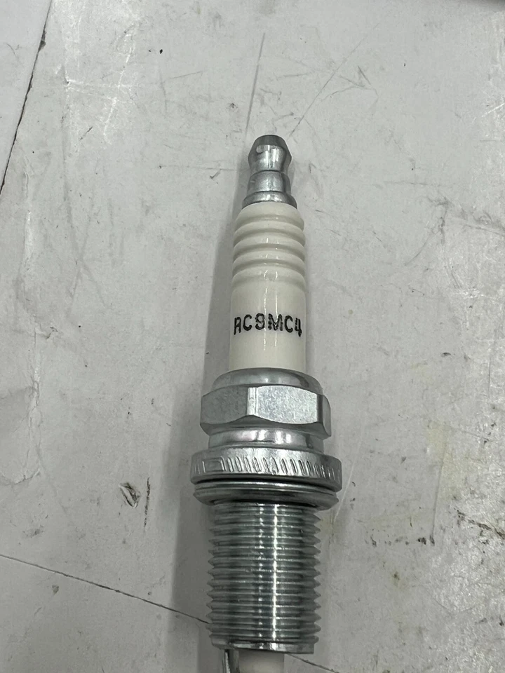 (CANTIDAD 8) Bujía Champion Copper Plus 434 RC9MC4 para Subaru Legacy 2012 Foto 2 de 4