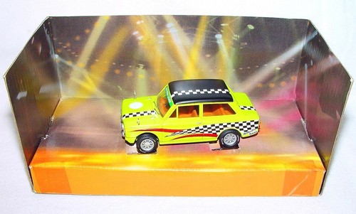 Lledo Vanguards 1:43 HILLMAN IMP Bright Green BOY RACERS Model Car MIB`03 RARE! - Picture 3 of 10