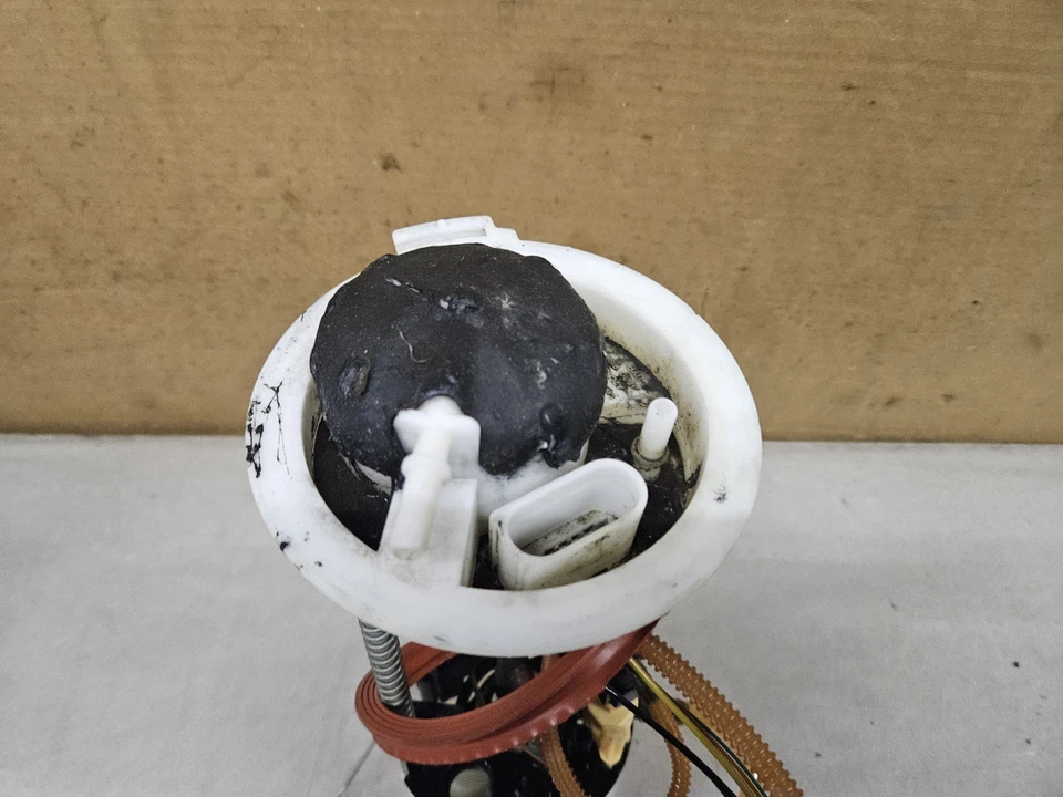 AUDI Q5 8R 2009-2017 3,2 L - Bomba de combustible en tanque 8R0919051 k Foto 3 de 3