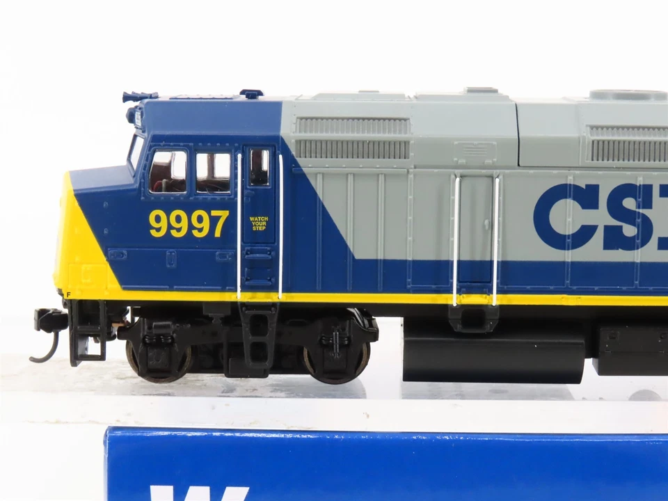 HO Scale Walthers 910-9478 CSX Railway F40PH PH 2b Diesel Locomotive #9997  - Image 2 of 4
