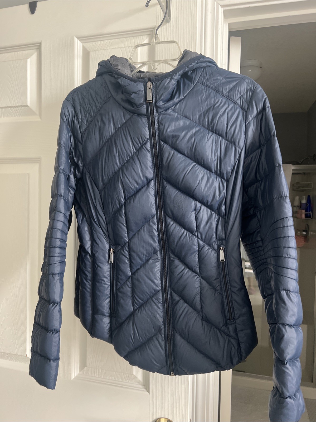 BCBG Generation Navy Packable Down Coat Size Medi… - image 1