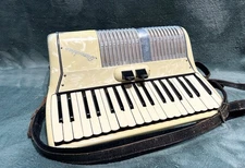 Vintage Pearl Bianchino Accordion Made In Italy W/ Original Hard Case Noble? 