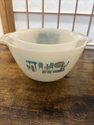 Vintage Anchor Hocking Fire King Atomic Blue Heaven Cinderella Mixing Bowls (2)