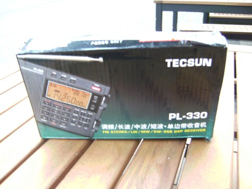 Weltempfänger Tecsun PL 330 mit der Originalverpackung - Bild 2 von 2