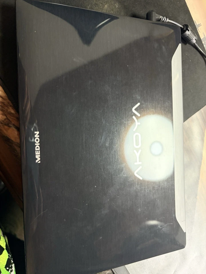 Medion Akoya Netbook Mit Win 10 + Tasche Ohne Akku 2Gb RAM 120 Gb Festplatte - Bild 4 von 4