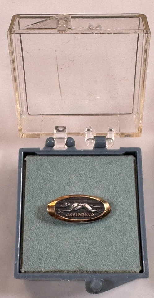 Pin de solapa Greyhound Bus Lines Tie Tack ovalado tono dorado logotipo de perro para correr emblema Foto 2 de 4